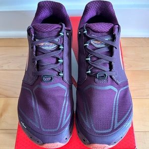 Altra Superior 4 trail running shoes - women’s 7US